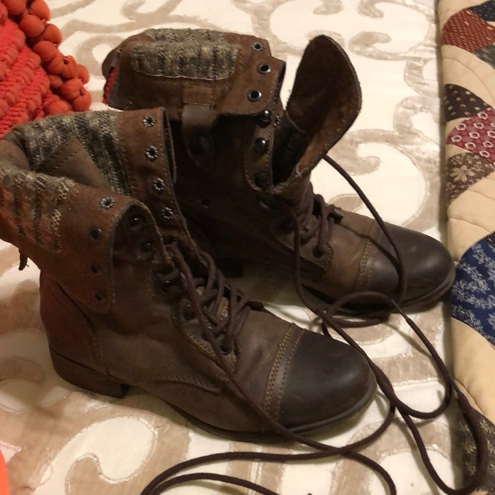 Combat boots